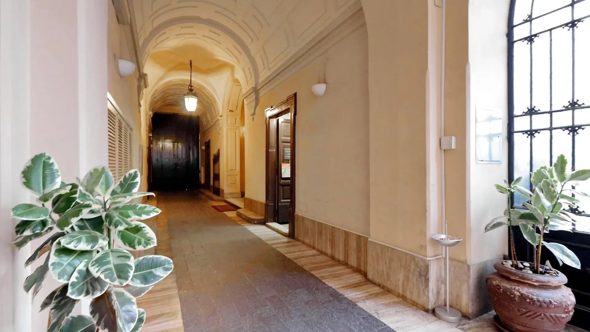 Piazza Mattei Elegant Apartment | Romeloft  Rome