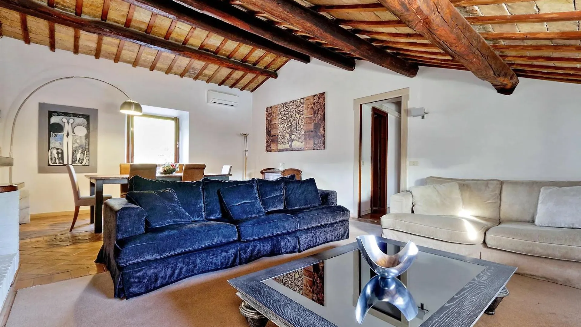 Piazza Mattei Elegant Apartment | Romeloft contacts
